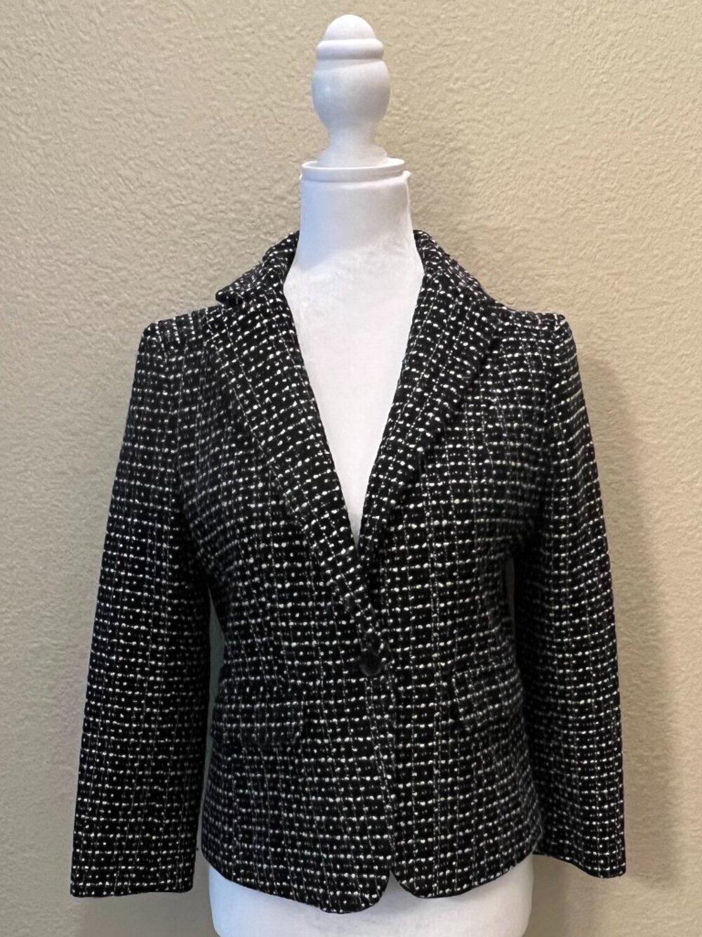 ANN Taylor Tweed Jacket Size 6 Like New